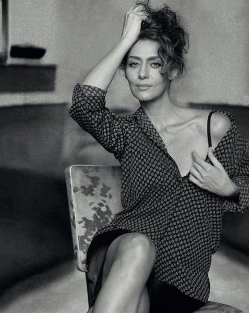 Maria Fernanda Cândido posa sensual e é comparada com Sophia Loren