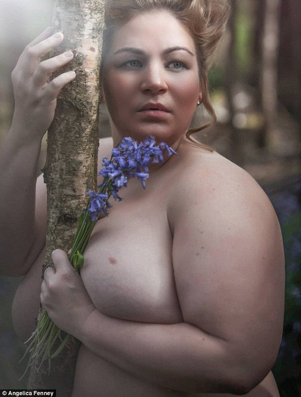 Modelo plus size em ensaio sensual após vencer doença (Foto: Reprodução/Mirror) — Foto: Glamour