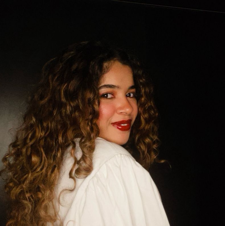 Camila Gomes, repórtr digital na Glamour Brasil