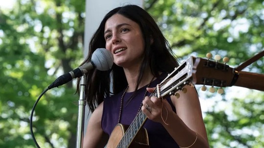 Monica Barbaro: "Interpretar Joan Baez mudou minha voz para sempre"