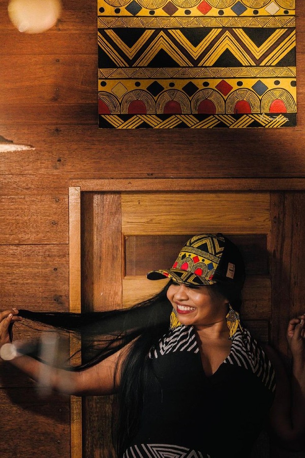 We'e'ena Tikuna - 10 projetos de moda e acessórios que promovem e apoiam povos indígenas (Foto: Reprodução/Instagram @weena_tikuna) — Foto: Glamour