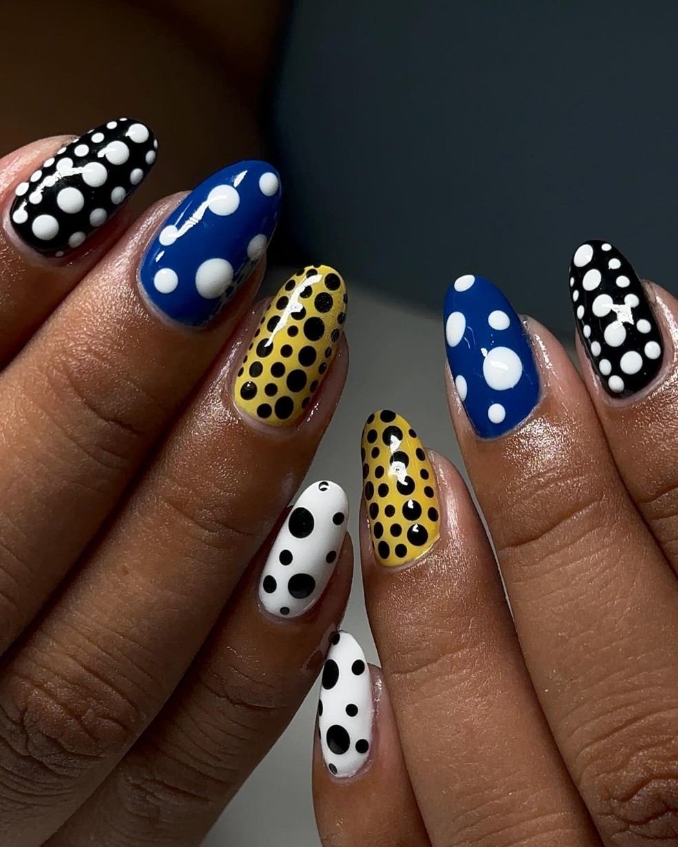 Unhas de poá são a tendência de manicure perfeita para o verão — Foto: @pressed.byp