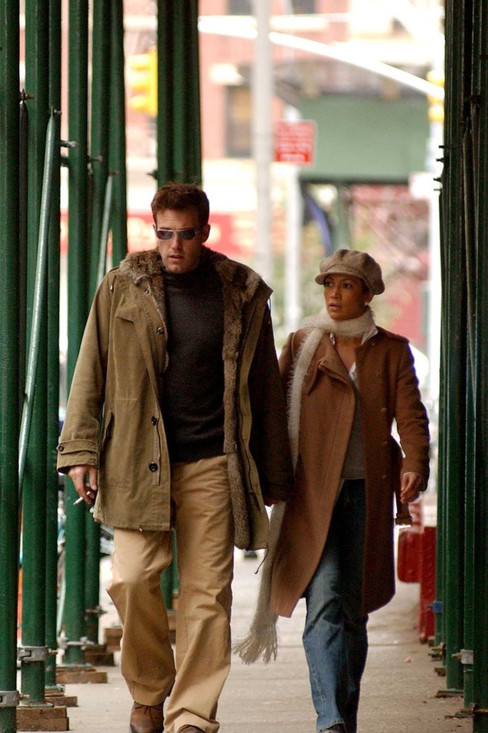 Os looks usados por Jennifer Lopez e Ben Affleck nos anos 2000 (Foto: Getty Images) — Foto: Glamour