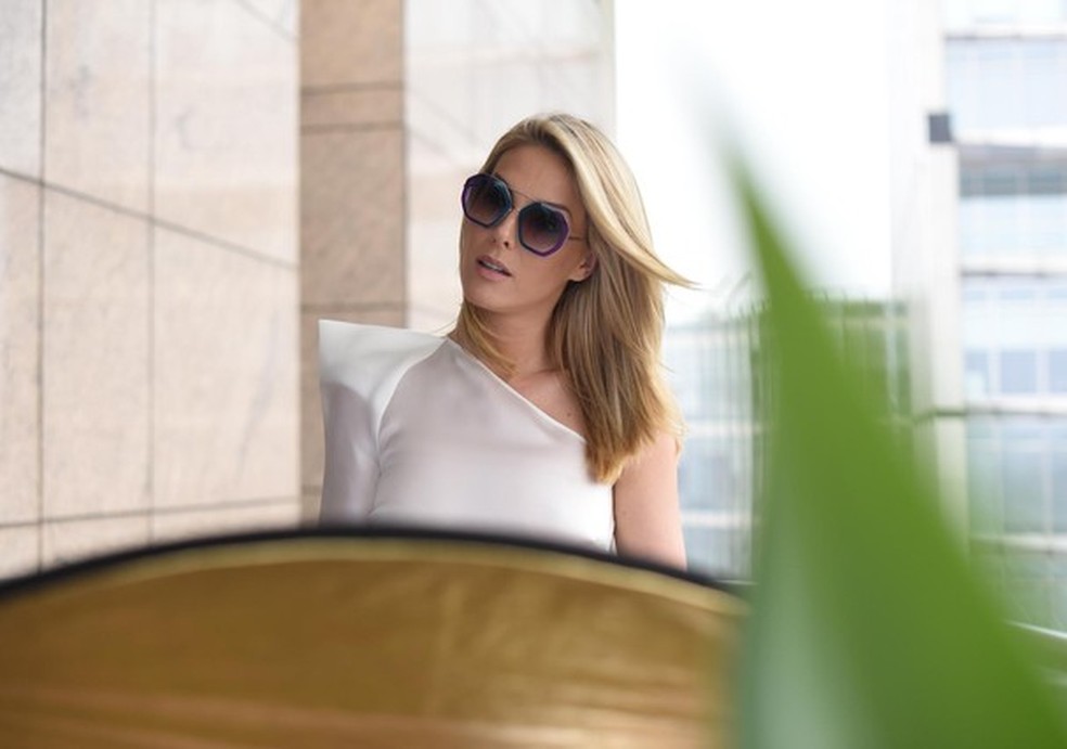 Ana hickmann deals lunettes 2018