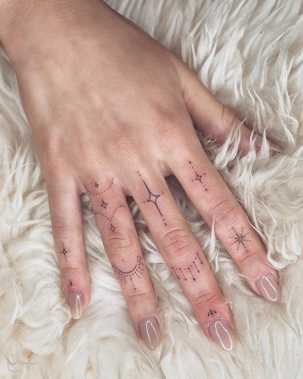 Tatuagens no dedo: mais de 40 ideias delicadas, estilosas e com significado