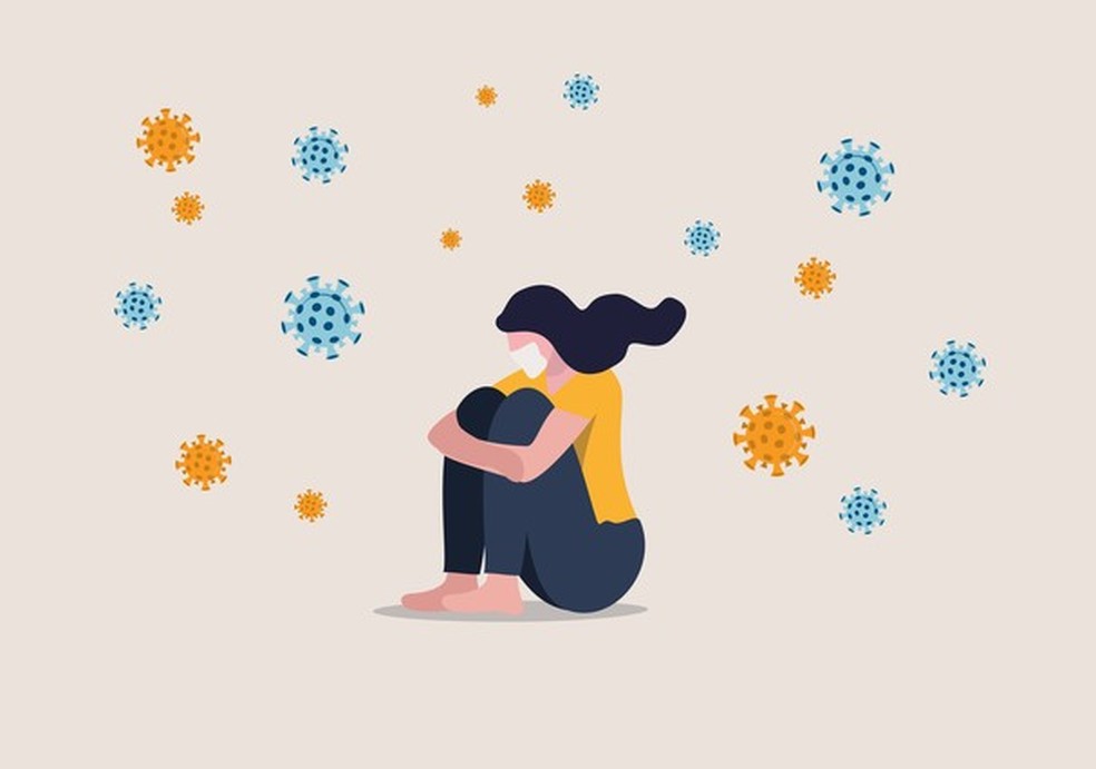 Solitude and depression from social distancing, isolated stay home alone in COVID-19 coronavirus crisis, anxiety from virus infection, Sad unhappy depressed girl sit alone with virus pathogens (Foto: Getty Images/iStockphoto) — Foto: Glamour