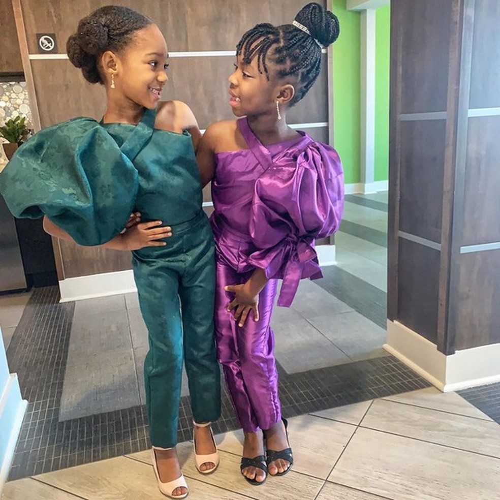 Estilista recria encontro de Lupita e Chimamanda (Foto: Reprodução/Instagram ) — Foto: Glamour