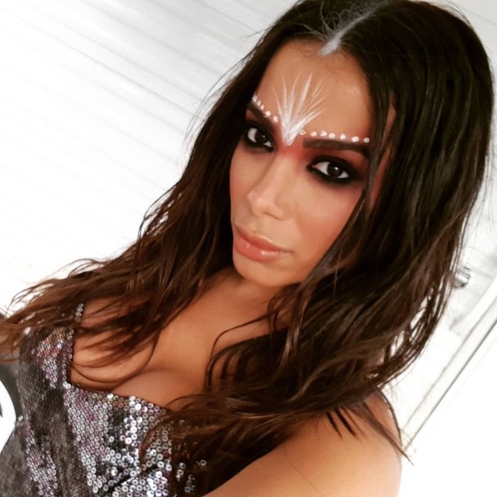 5 maquiagens de Anitta para se inspirar no Carnaval (Foto: Reprodução Instagram ) — Foto: Glamour