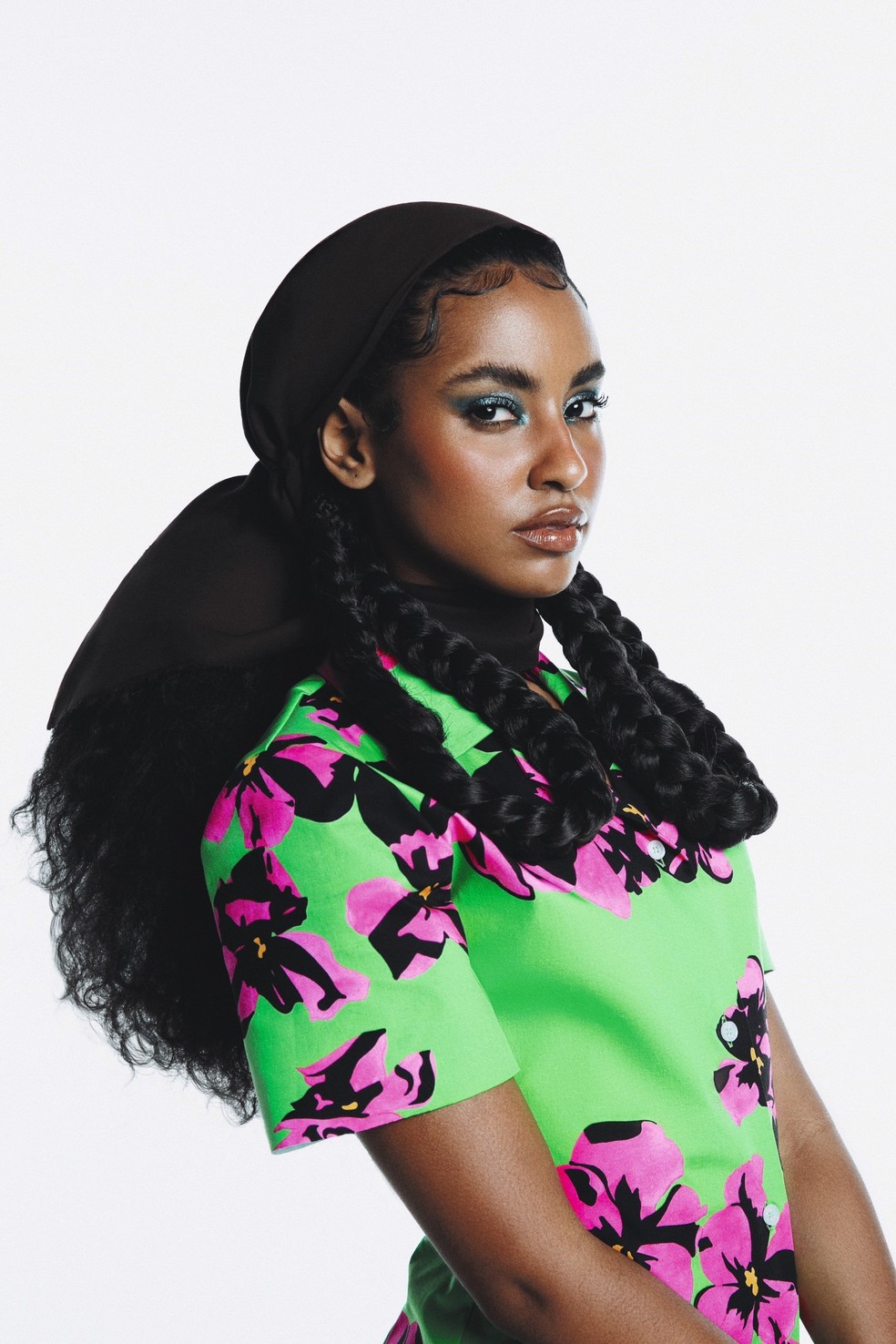 Lenço e blusa, Miu Miu — Foto: Glamour Brasil | Fotos Fernanda Pompermayer | Styling Sanny Elias