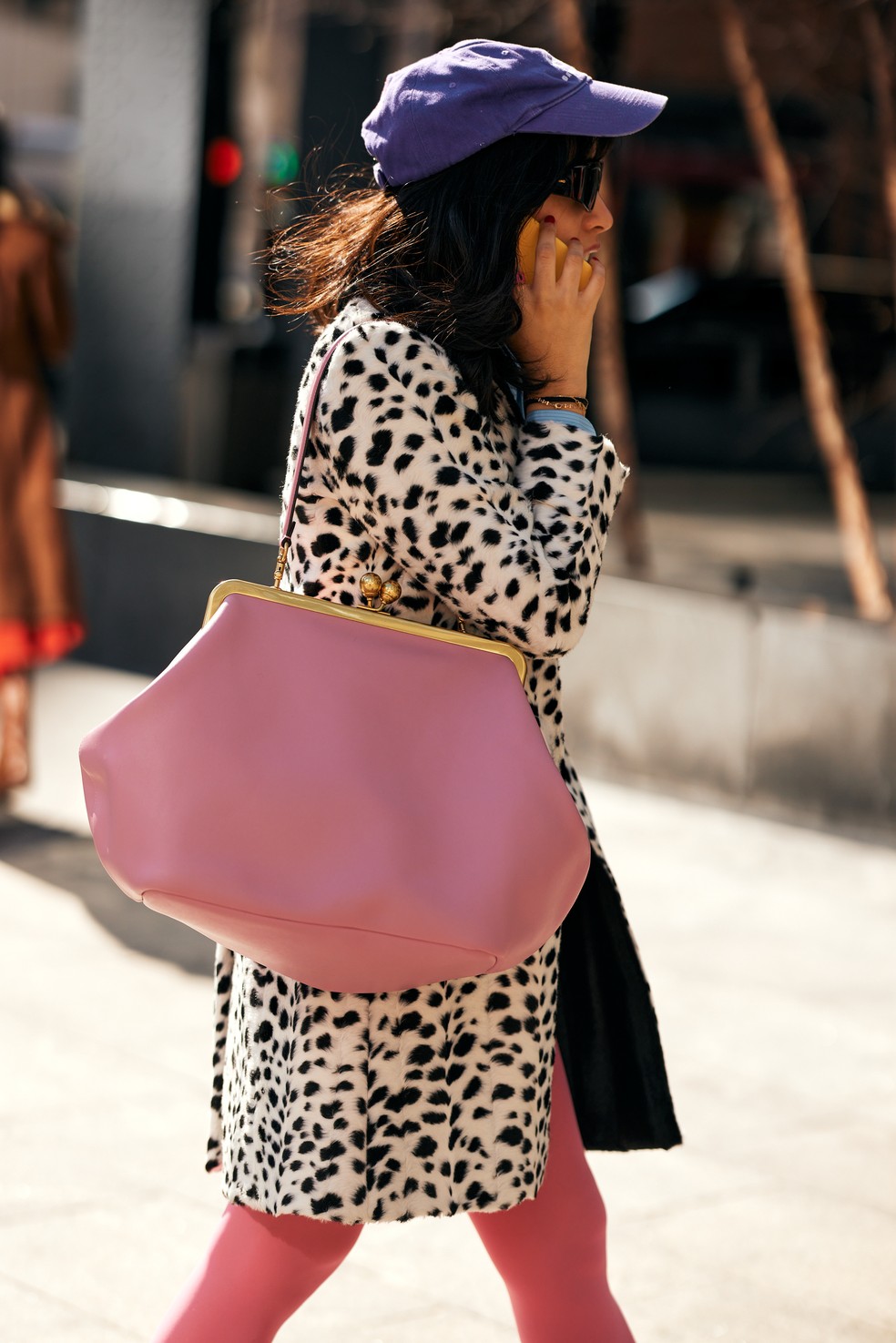 NYFW: estampa de vaquinha no street style da temporada — Foto: Spotlight Launchmetrics
