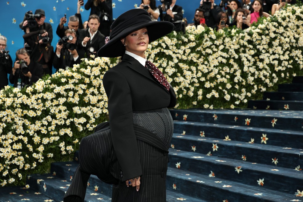 Met Gala 2025: Rihanna surge grávida no tapete vermelho — Foto: Getty Images