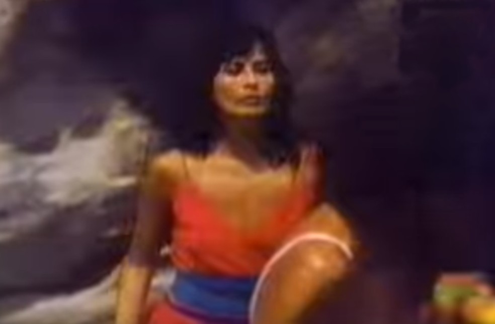Harumi no clipe de Jimmy Cliff (Foto: Reprodução) — Foto: Glamour