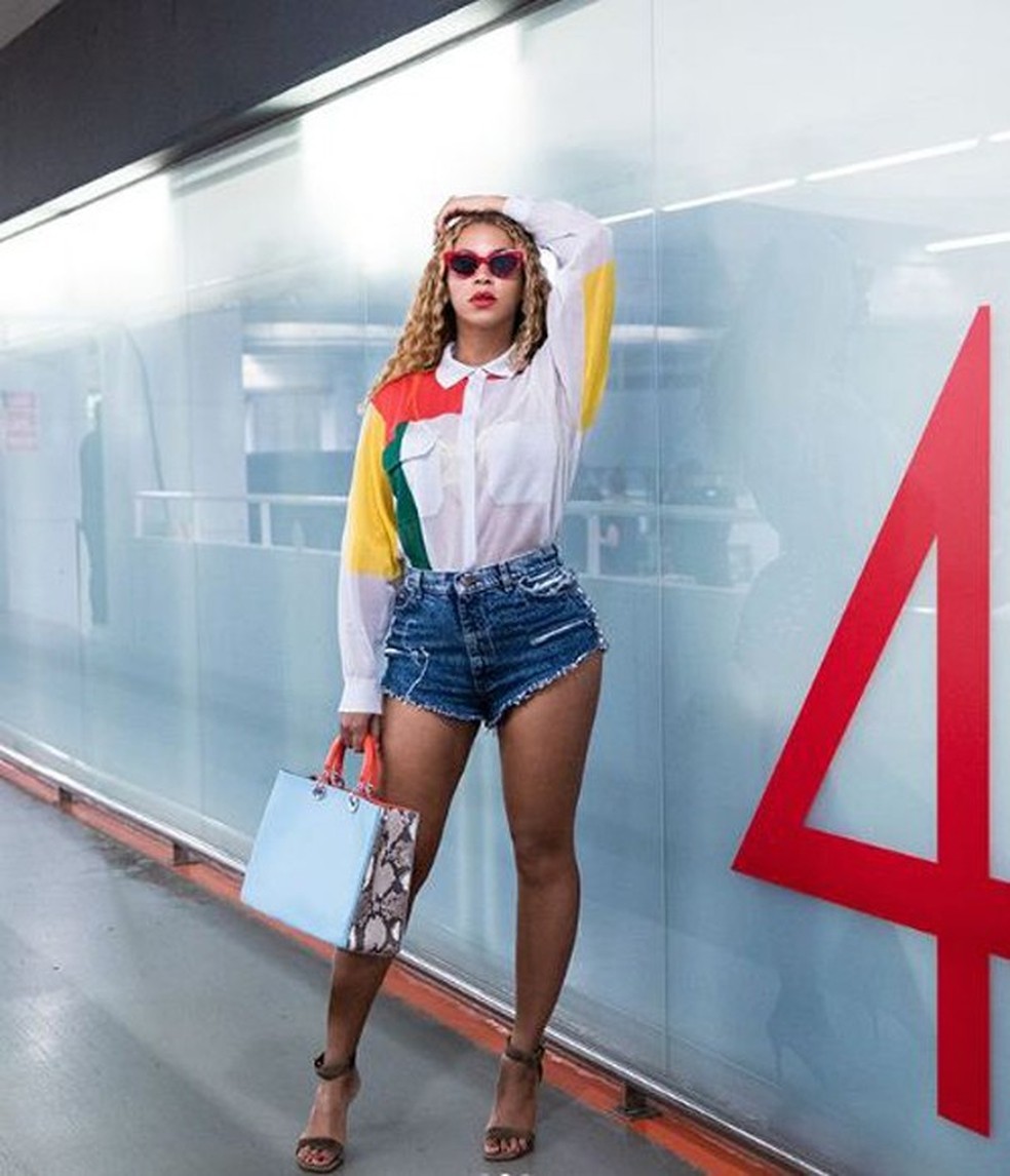 EGO - De calça justa, Beyoncé faz pose no Instagram - notícias de Moda