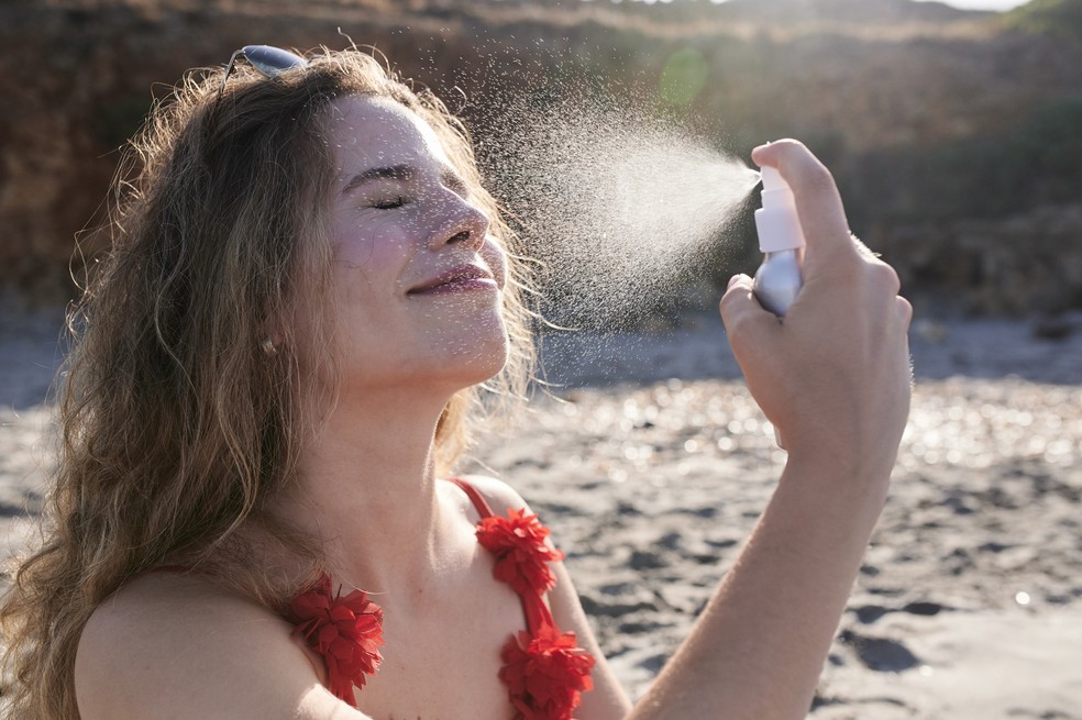 Água termal: tudo sobre o produto que pode fazer maravilhas para a sua pele (Foto: Getty Images/Westend61) — Foto: Glamour