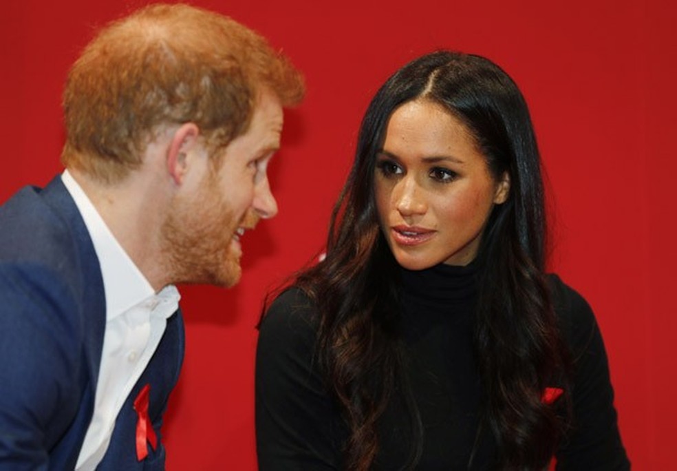 NOTTINGHAM, ENGLAND - DECEMBER 01: Prince Harry and his fiancee US actress Meghan Markle visit the Terrence Higgins Trust World AIDS Day charity fair at Nottingham Contemporary on December 1, 2017 in Nottingham, England. Prince Harry and Meghan Markle (Foto: Getty Images) — Foto: Glamour