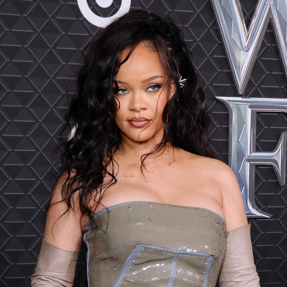 Rihanna surge belíssima em première de Pantera Negra  — Foto: Reprodução/Instagram