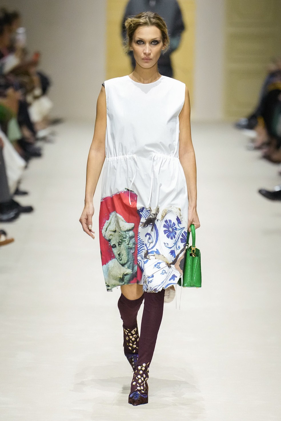 Bella Hadid - Prada Outono/Inverno 2026 — Foto: Launchmetrics Spotlight