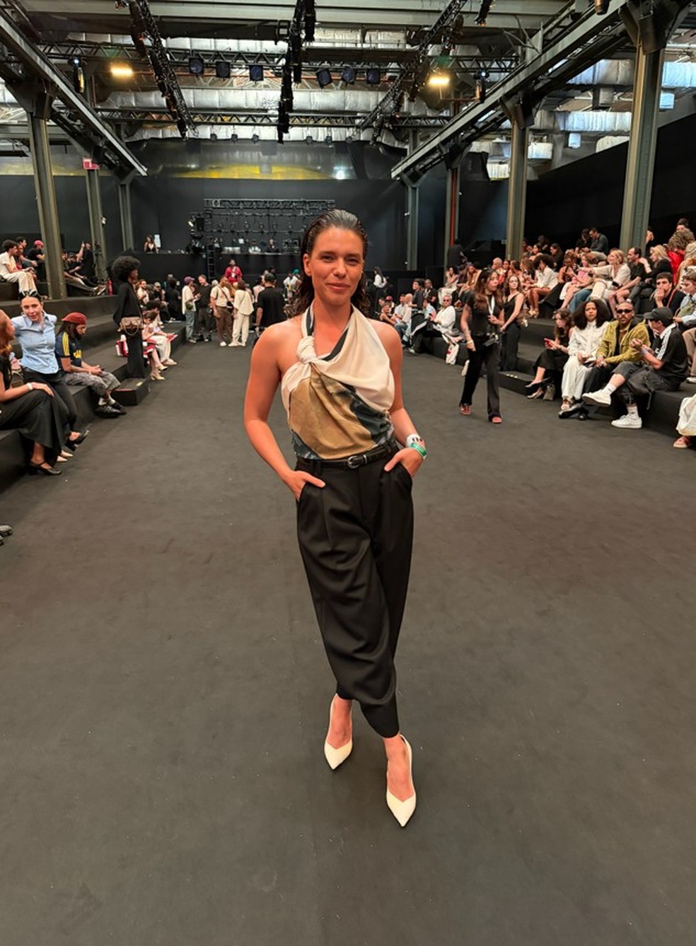 Bruna Linzmeyer no Rio Fashion Week — Foto: Glamour Brasil