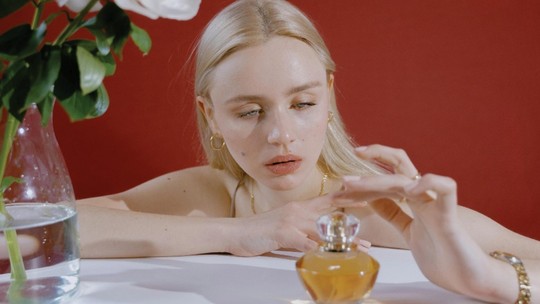 Por que ficamos (ainda mais) loucas por perfume em 2025?