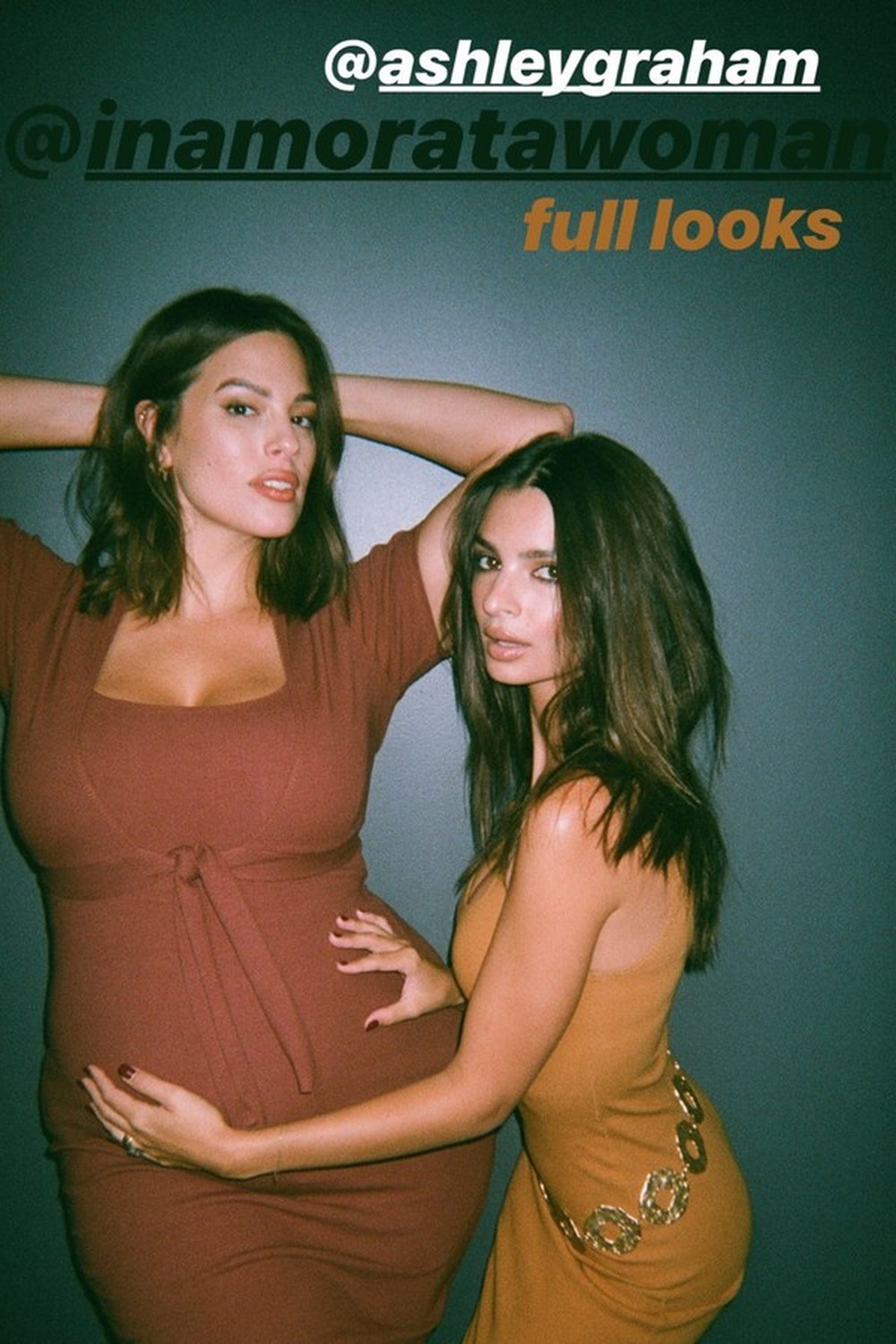 Emily Ratajkowski brinca com barrigão da amiga Ashley Graham