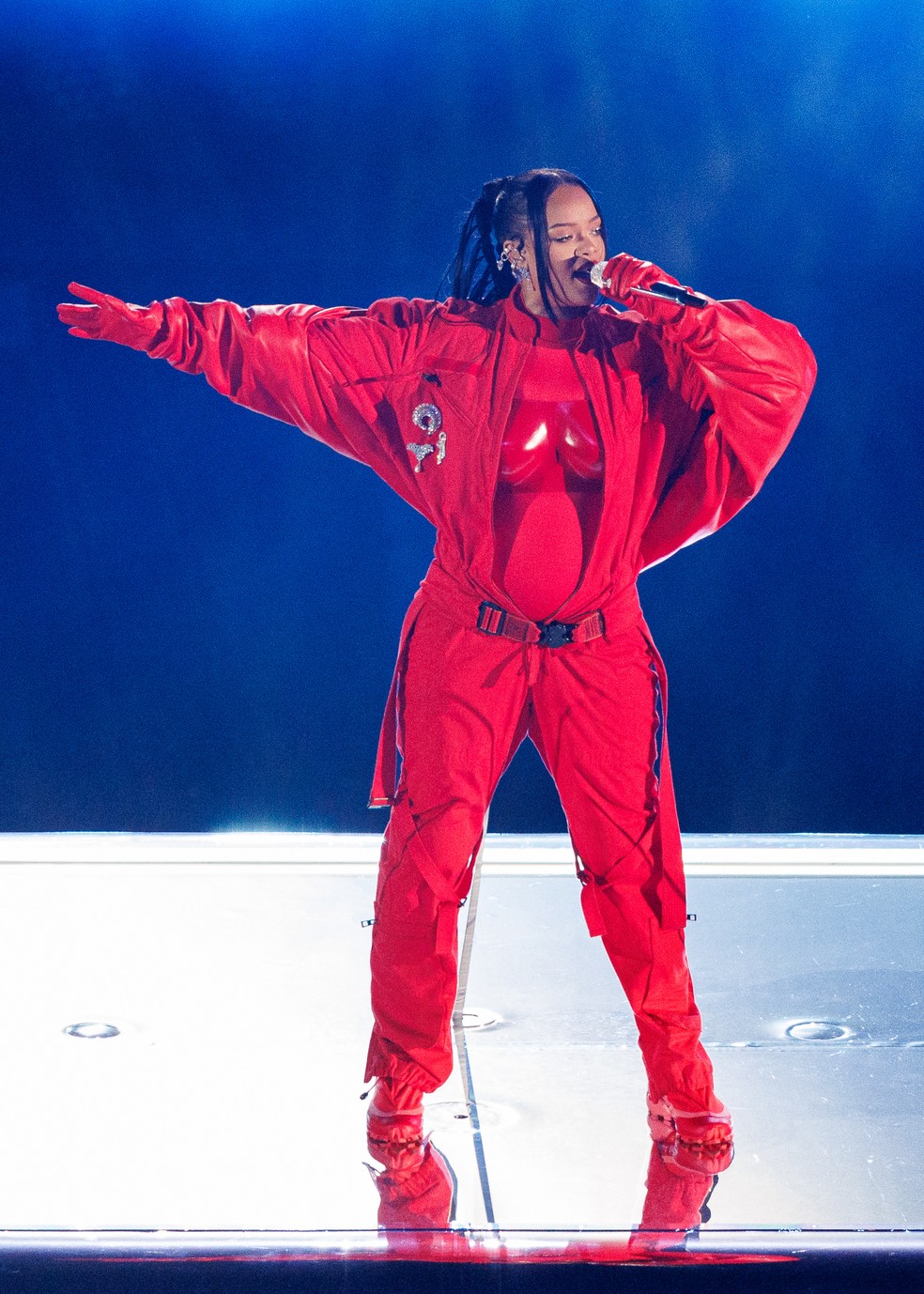 Relembre os looks das artistas que já se apresentaram no Super Bowl — Foto: Getty Images
