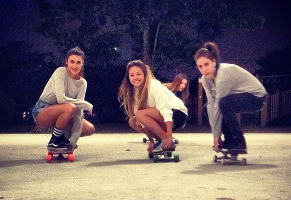 Thaila, Tica Ishida, Lilly ali atrás e Renata = it girls amantes do skate (Foto: Reprodução/Instagram) — Foto: Glamour