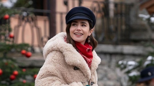 Nova temporada de Emily in Paris leva Emily à Grécia e reacende romance 
