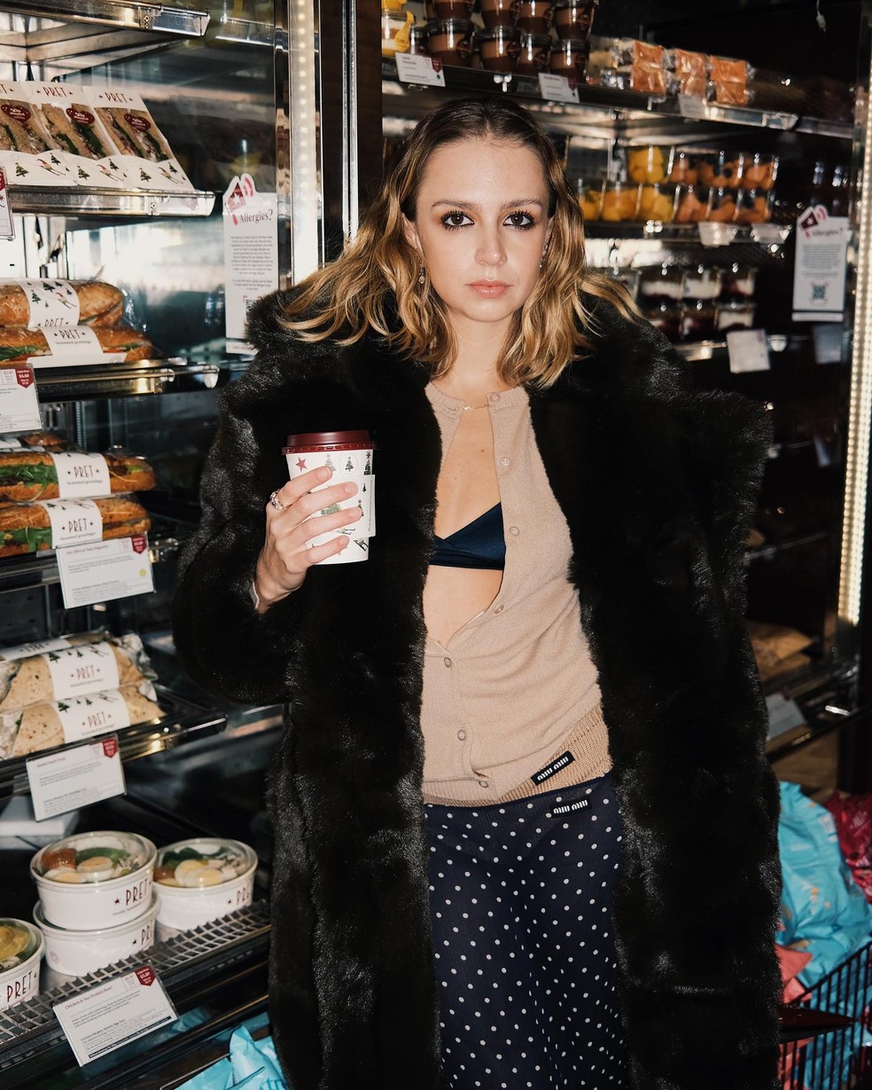 Isa Scherer usa look grifado avaliado em mais de R$ 23 mil e web reage