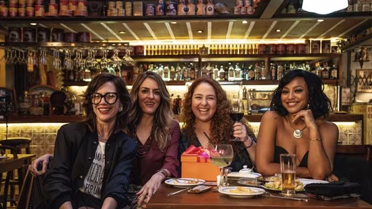 As séries curtinhas que estão bombando agora e que valem o play no feriado