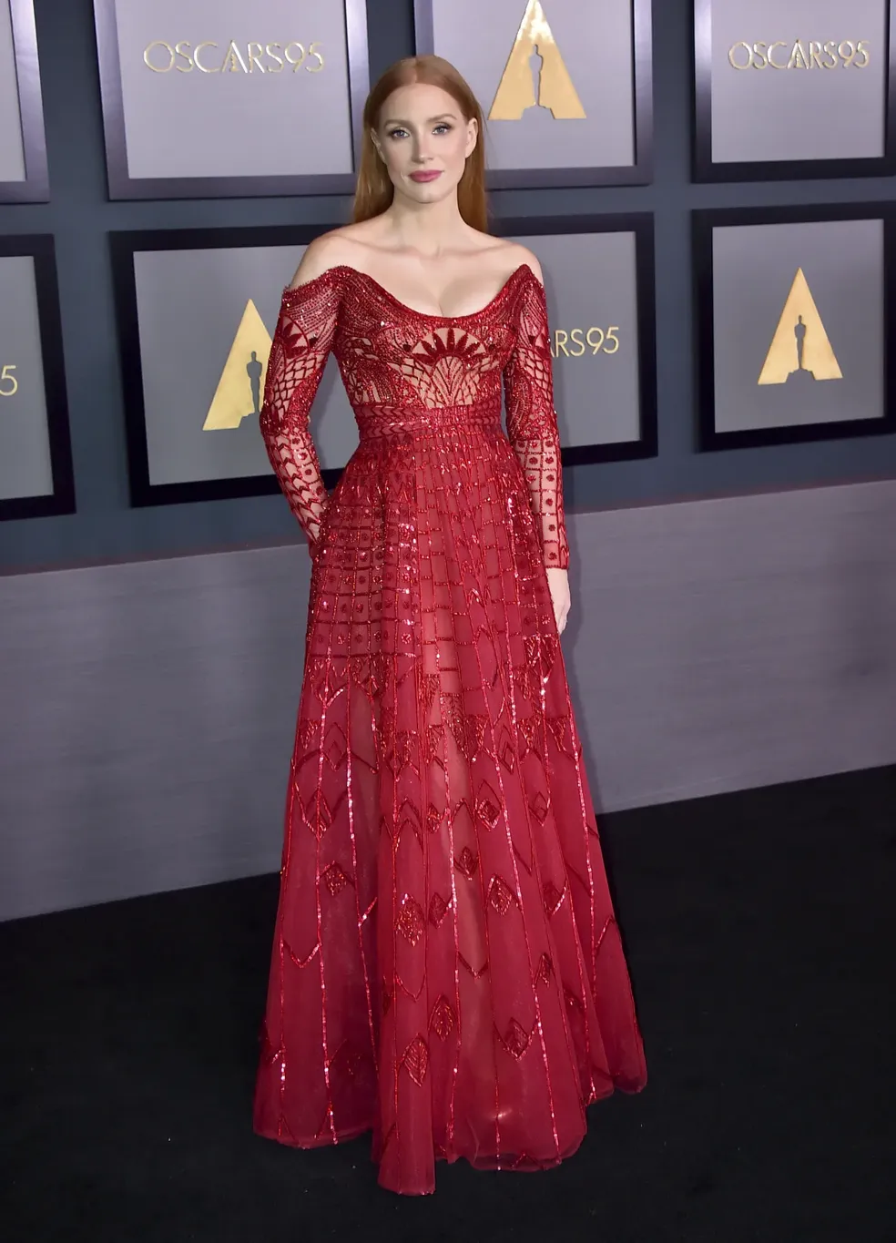 Usando um vestido Zuhair Murad vermelho, Jessica Chastain — Foto: Getty Images