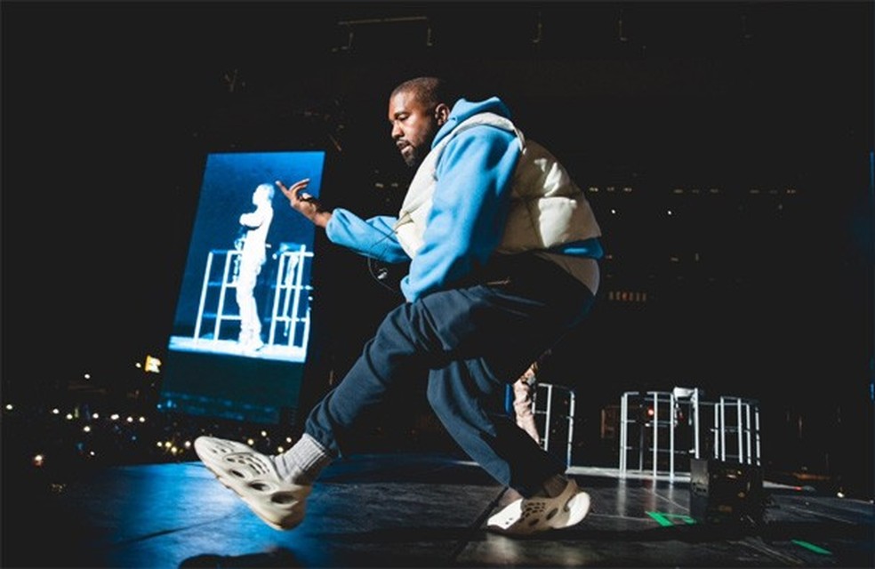 O t nis do Kanye West a nova piada fashionista no Twitter