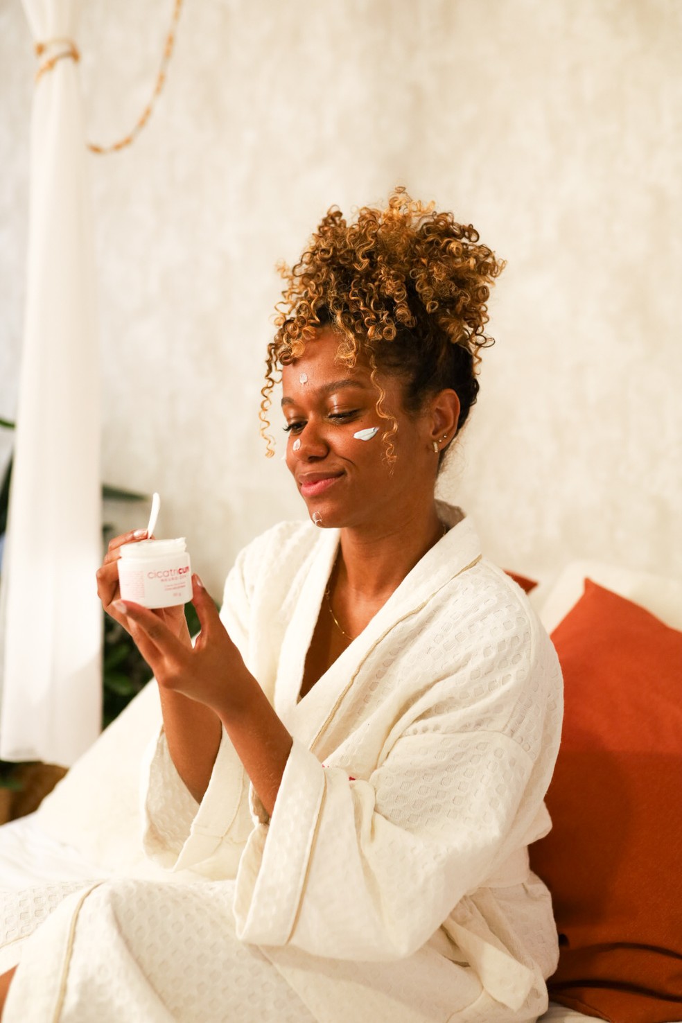 O lançamento de Cicatricure é ideal para um momento relaxante de skincare — Foto: Divulgação