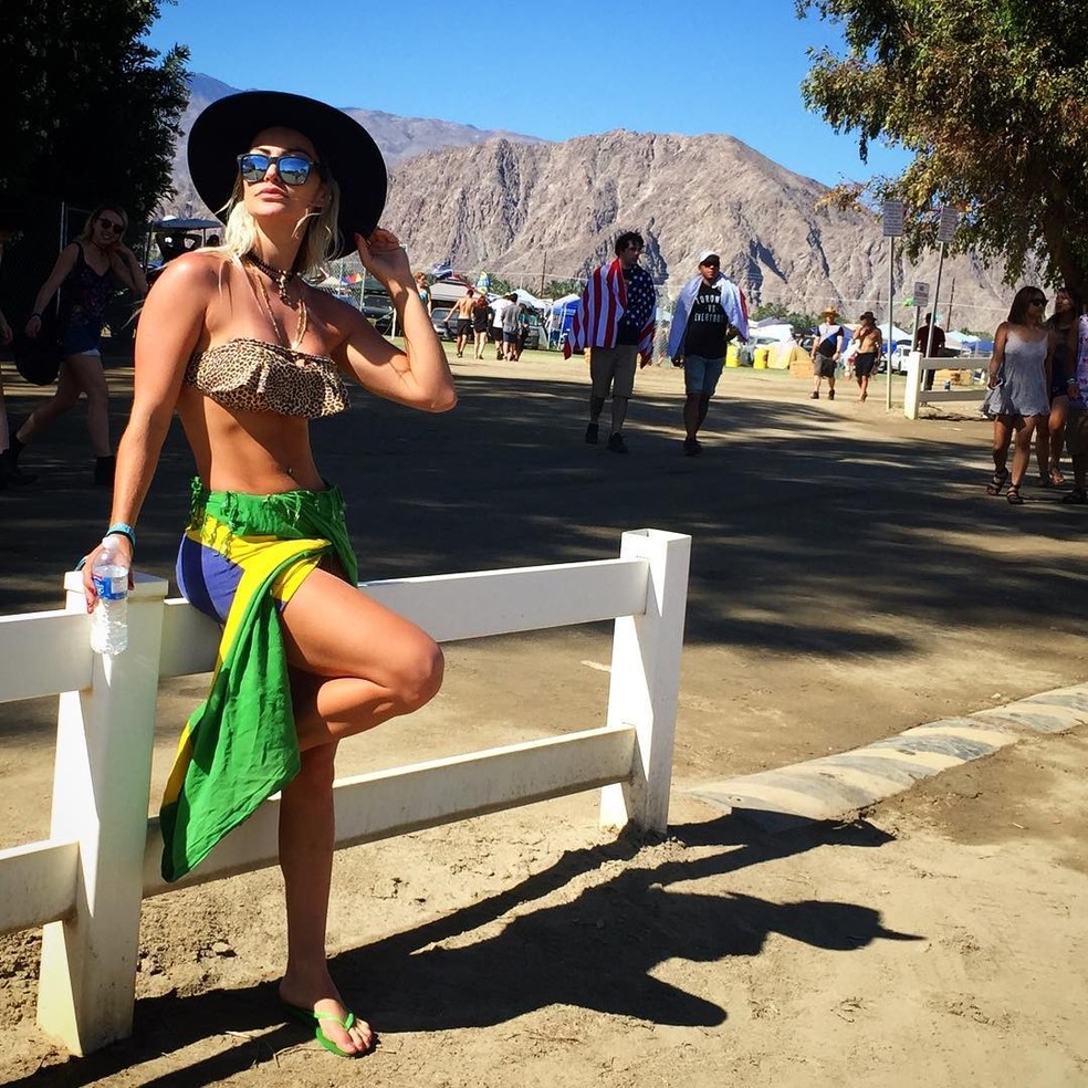 Laura Keller bem à vontade no Coachella (Foto: Reprodução/Instagram) — Foto: Glamour
