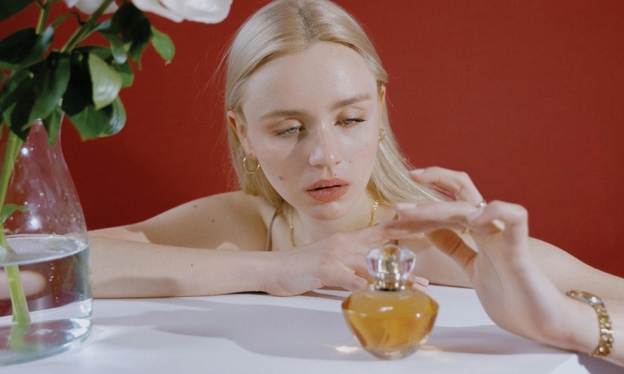 Por que ficamos (ainda mais) loucas por perfume em 2025?