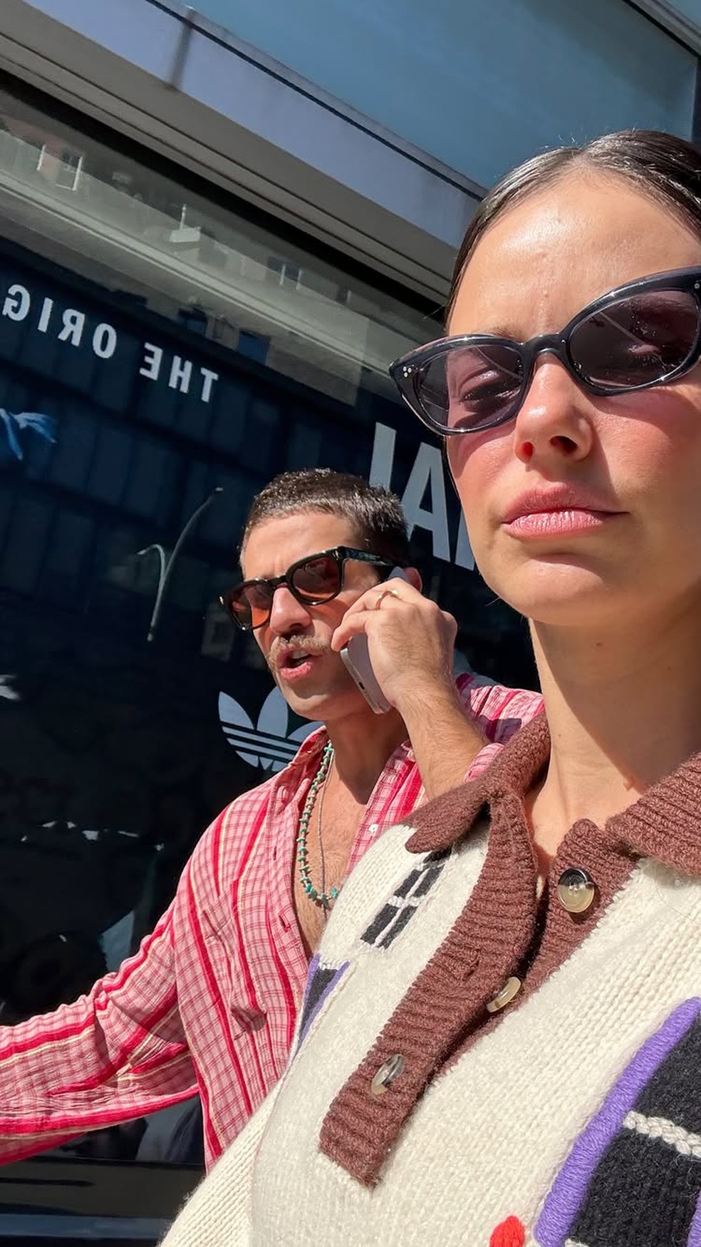 Laura Neiva curte passeio em Nova York com Chay Suede e a filha — Foto: Reprodução/Instagram