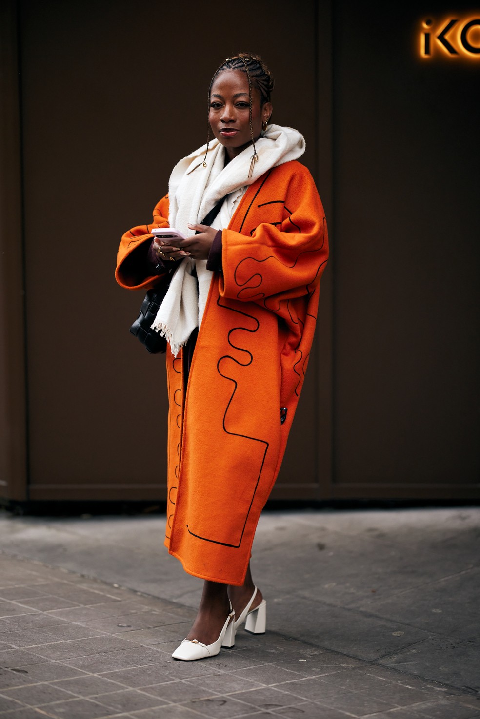 LFW: casaco oversized no street style — Foto: Spotlight Launchmetrics