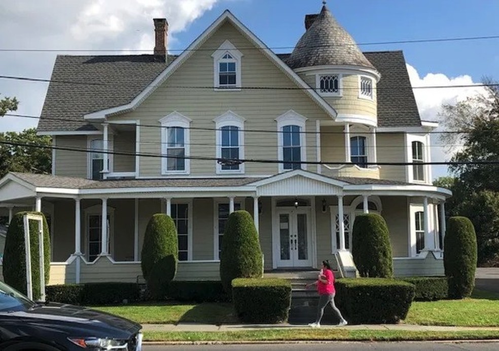 Casa de “Sabrina, Aprendiz de Feiticeira” está à venda em Nova Jersey (Foto: Reprodução/Google Maps) — Foto: Glamour