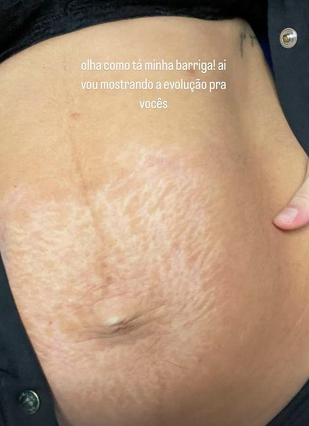 Isa mostrou a barriga — Foto: Reprodução/Instagram