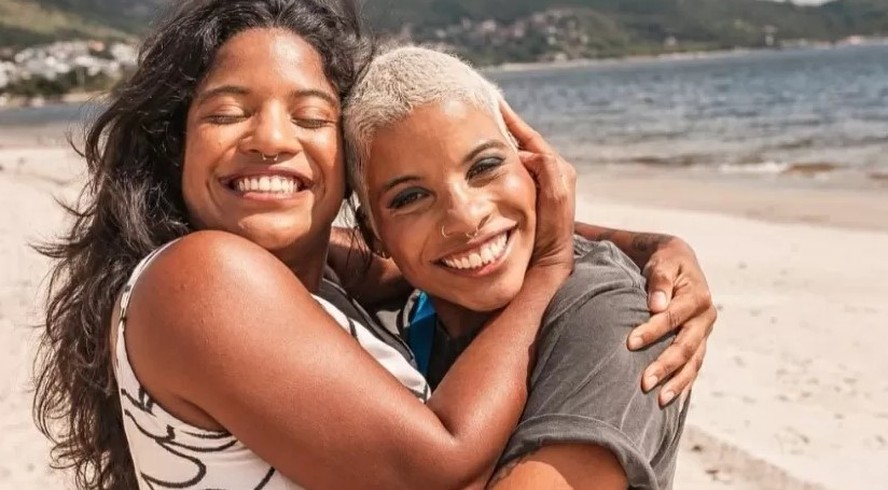 Para Carol, minha irmã, e também pra Juliana e Mariana