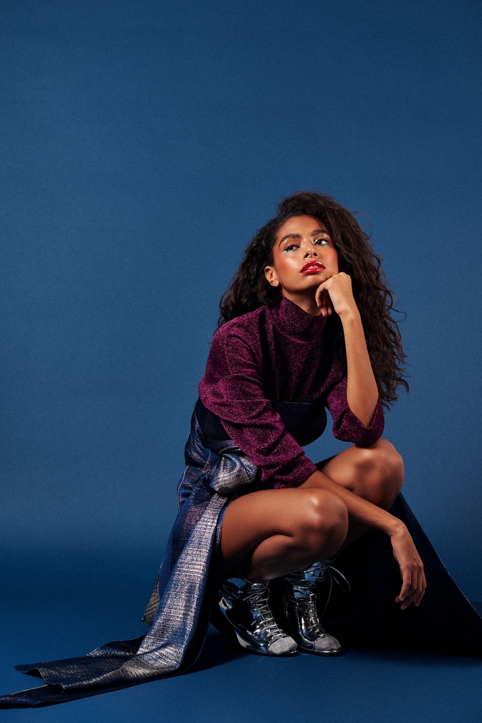 Vestido, Vitor Zerbinato; blusa, acervo pessoal; bota, Manolita (Foto: Pedro Pedreira) — Foto: Glamour