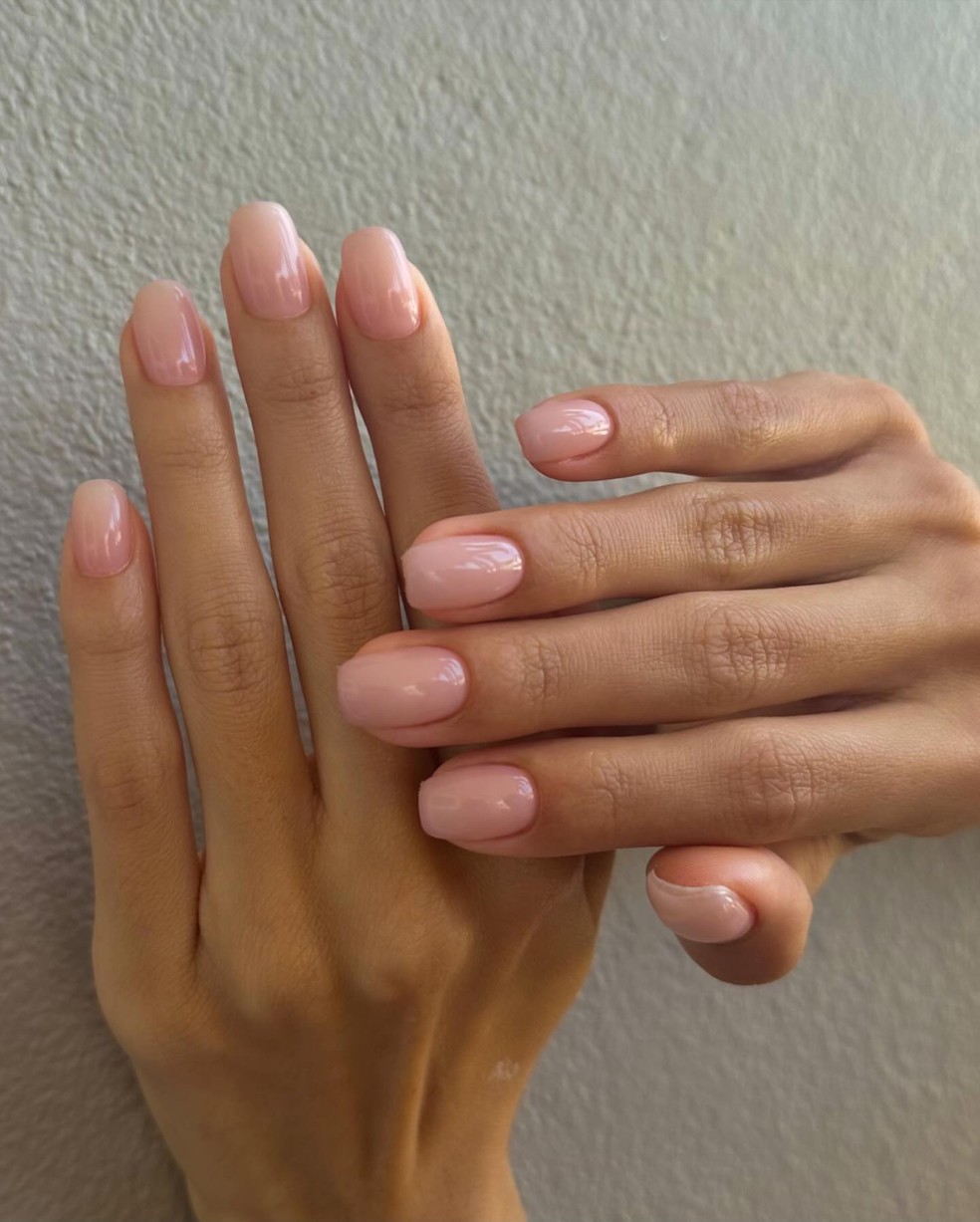 Tendências de cores e acabamentos de esmaltes para a temporada de inverno 2025 — Foto: @gelpolish_bar