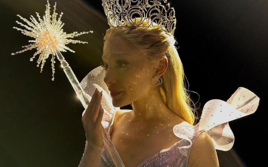 Ariana Grande como Glinda