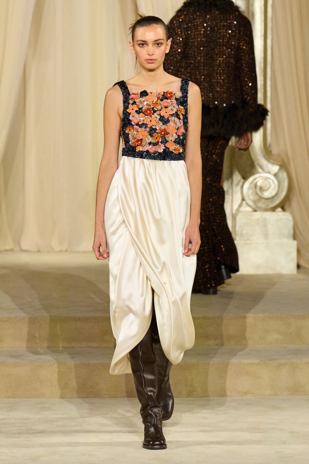 8 jeitos de usar saia no inverno, segundo a Chanel — Foto: Launchmetrics Spotlight