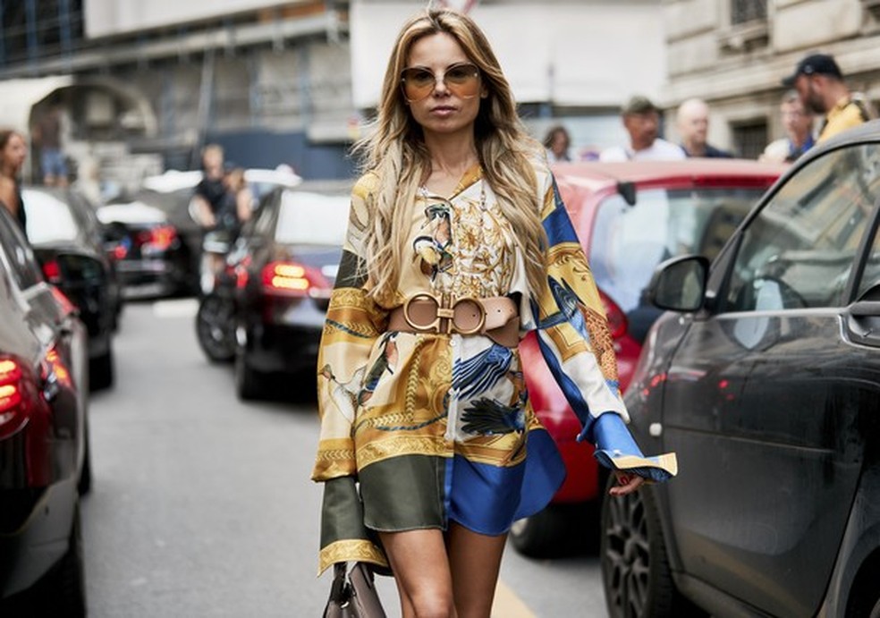 O cinto giga é tendência (Foto: Imaxtree) — Foto: Glamour