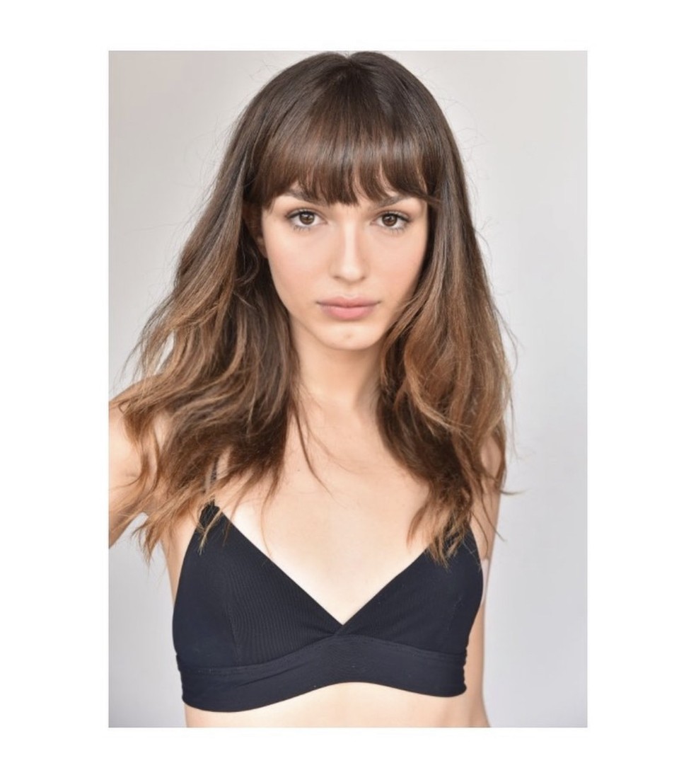 Gabe Joie usa sutiã de modelo triangular (Foto: Reprodução/Instagram @gabejoie) — Foto: Glamour
