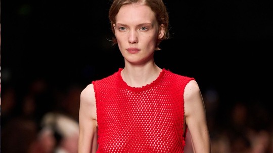 Looks de fim de ano: 6 cores vibrantes para as festas