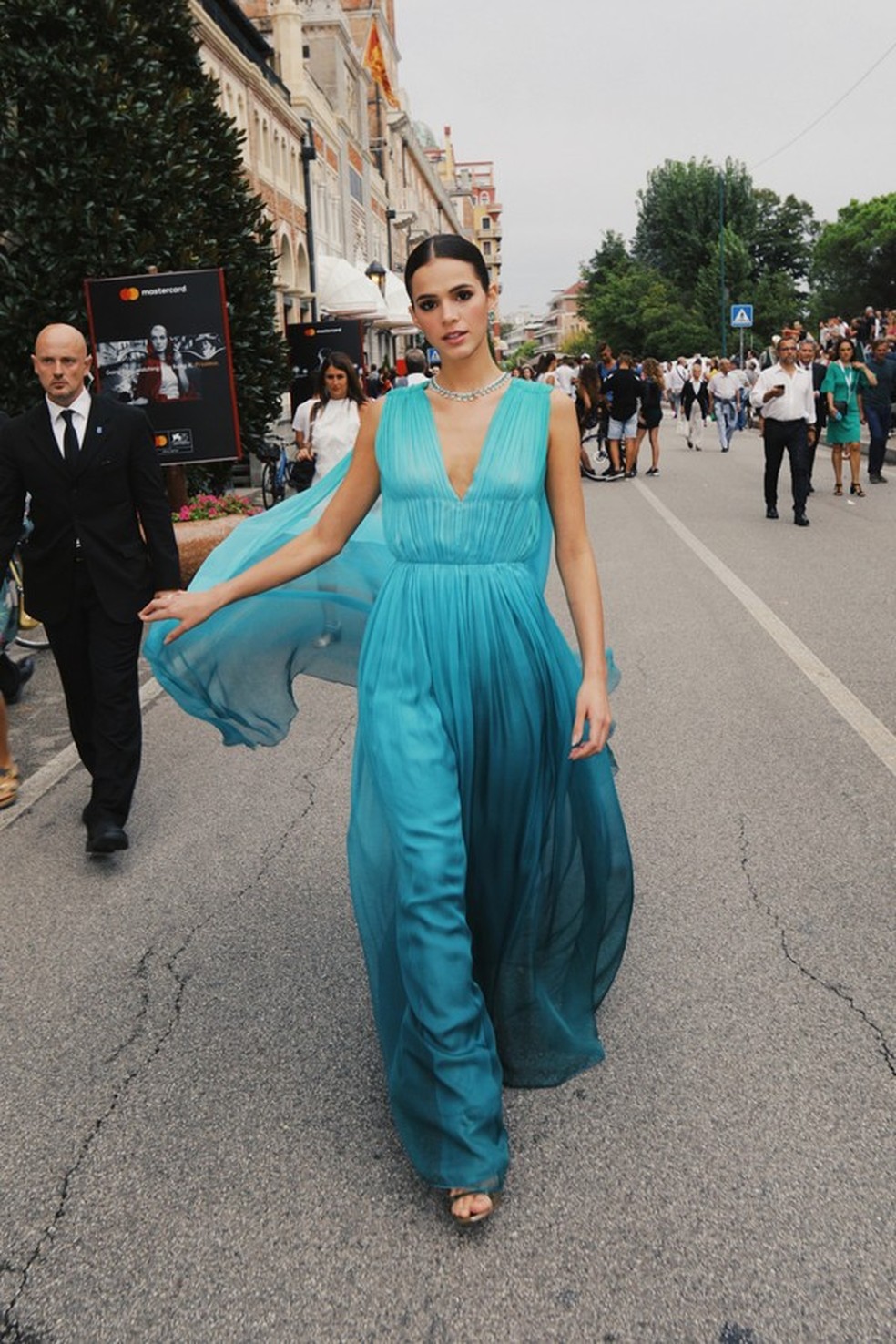 Os 12 vestidos de festa mais incr veis de Bruna Marquezine