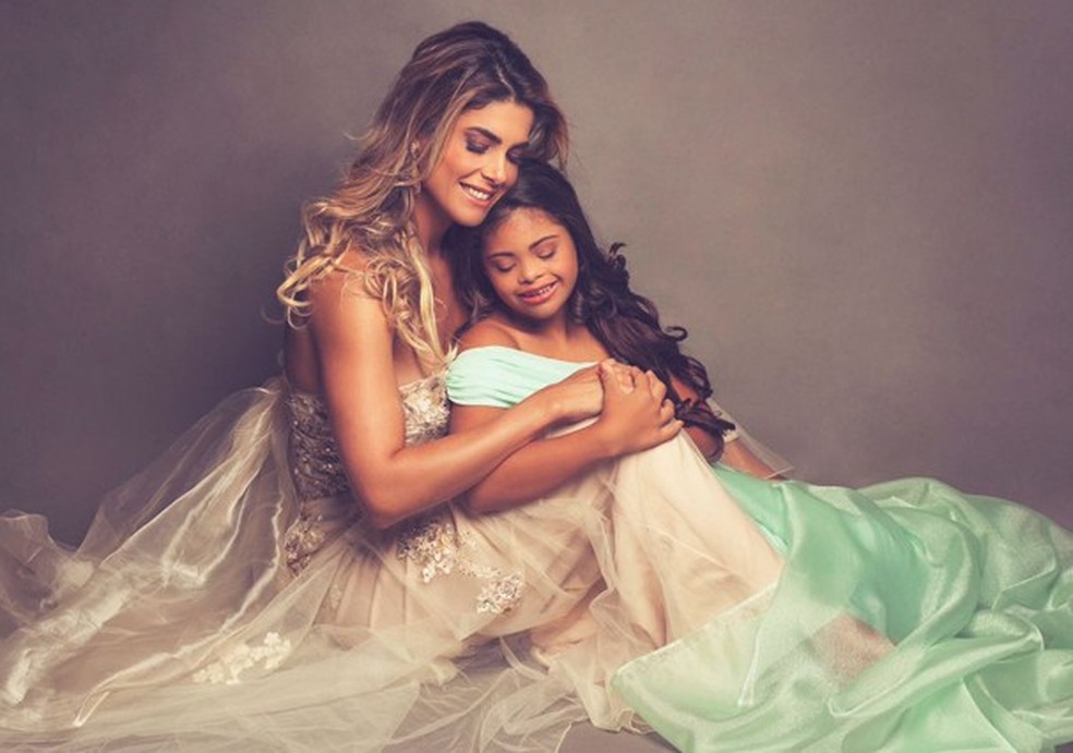 Isabella Bittencourt e a filha, Ivy Faria (Foto: Divulgação/Nila Costa) — Foto: Glamour