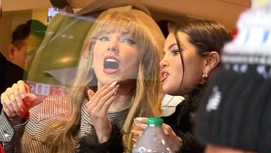 Melhores amigas, Taylor Swift e Selena Gomez assistem ao jogo dos Chiefs juntas em camarote