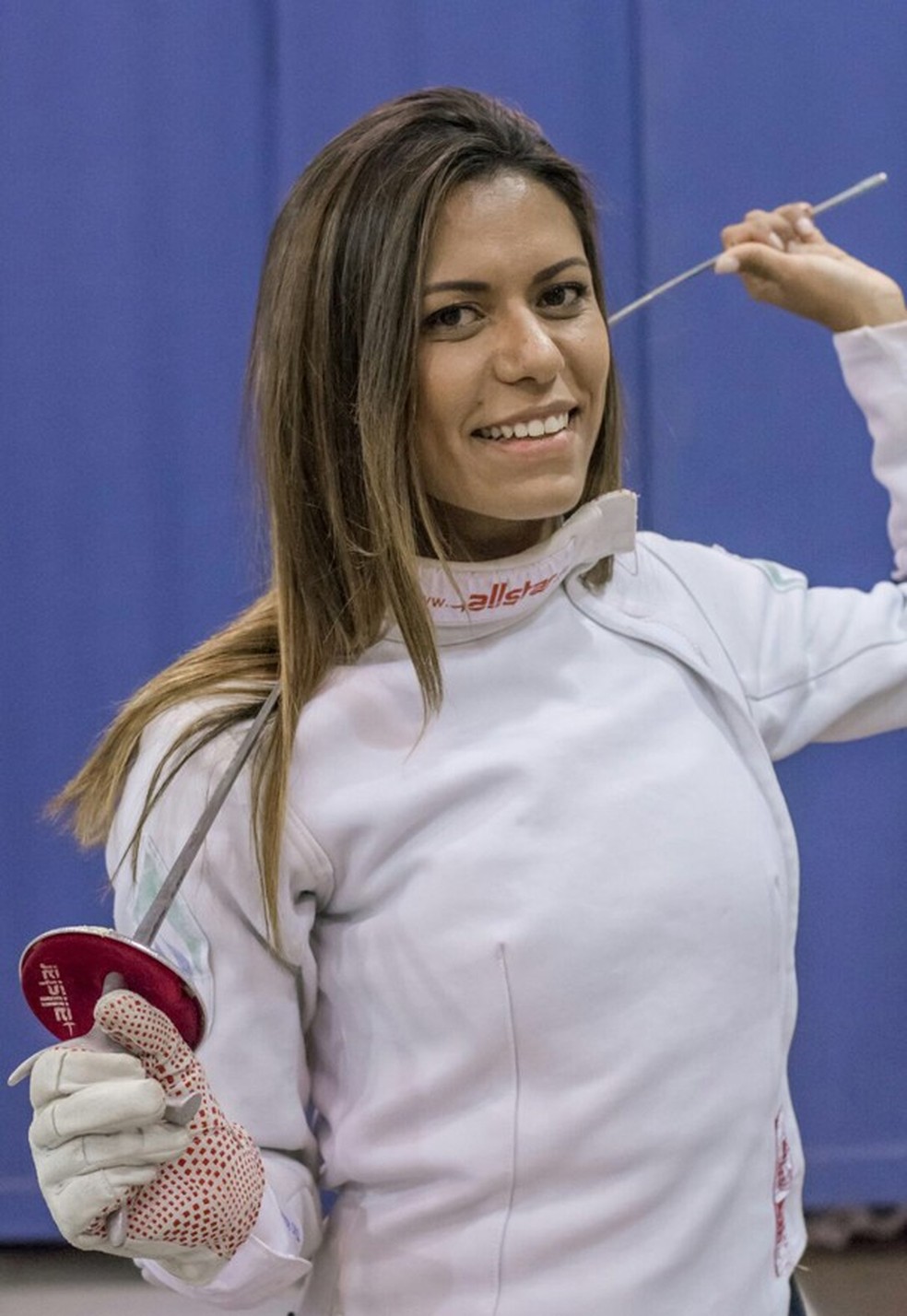 Brasileira troca a moda pela esgrima e se torna destaque mundial no esporte